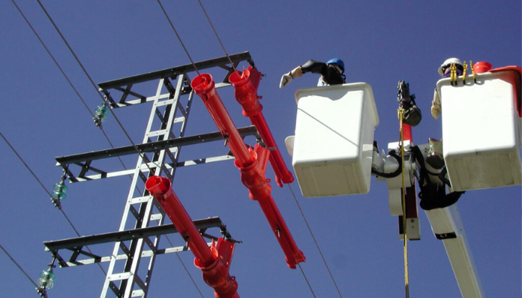 Cubiertas y Pantallas aislantes: elementos clave para la seguridad en trabajos en tensión